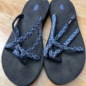 Teva Olowahu Sandals Flip-Flops Size 11 Blue